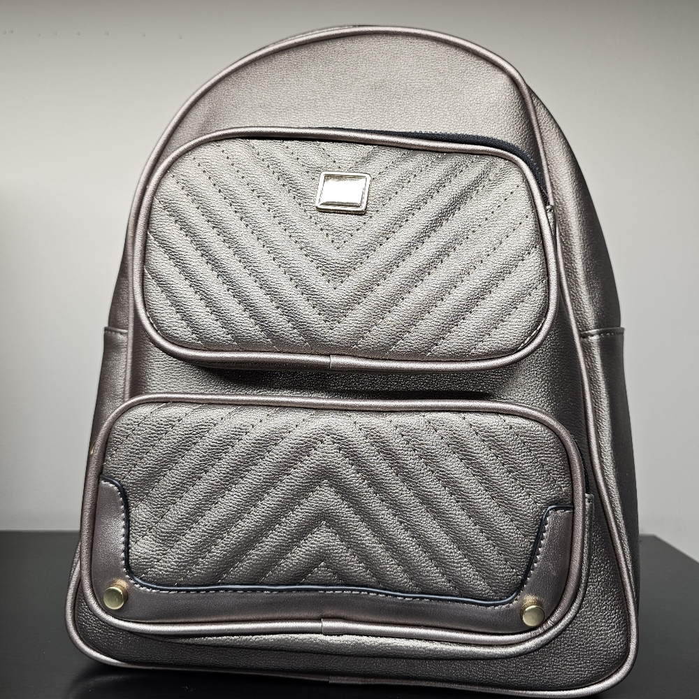 Backpack - Picture 3 of 5